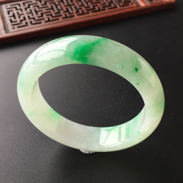 (超值推荐)糯冰种飘翠手镯(54.8mm)