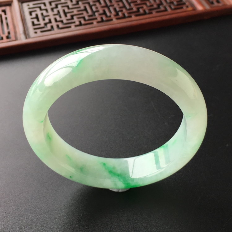 (超值推荐)糯冰种飘翠手镯(54.8mm)