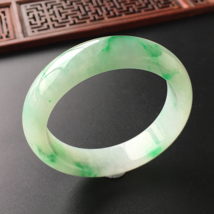 (超值推荐)糯冰种飘翠手镯(54.8mm)