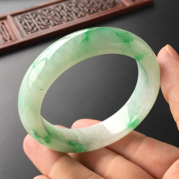 (超值推荐)糯冰种飘翠手镯(54.8mm)