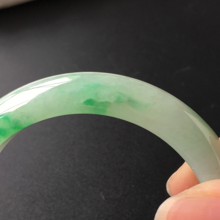 (超值推荐)糯冰种飘翠手镯(54.8mm)
