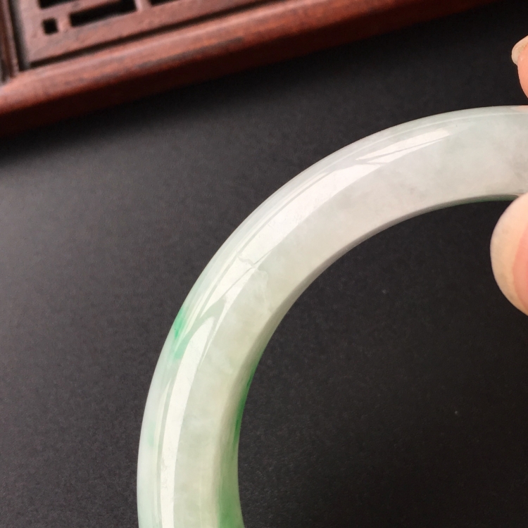 (超值推荐)糯冰种飘翠手镯(54.8mm)
