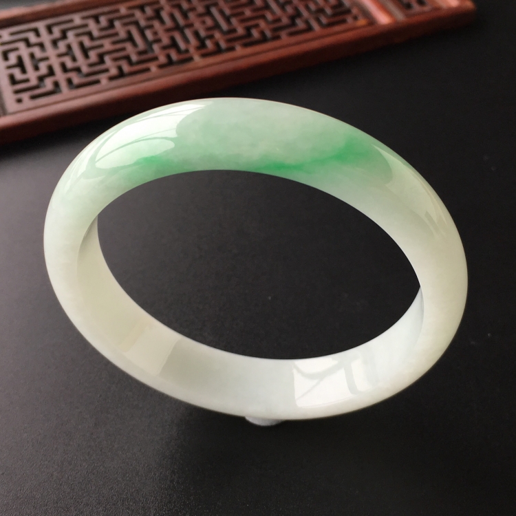 (超值推荐)糯冰种飘翠手镯(57.5mm)