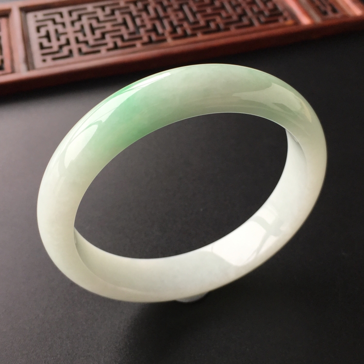 (超值推荐)糯冰种飘翠手镯(57.5mm)