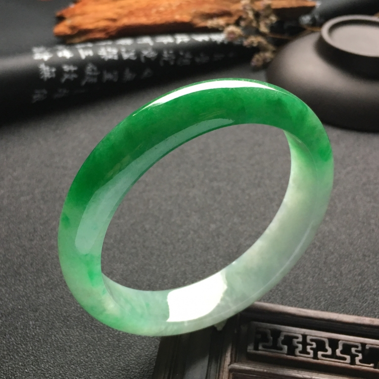 （超值推荐）糯冰种翠色手镯（56mm）