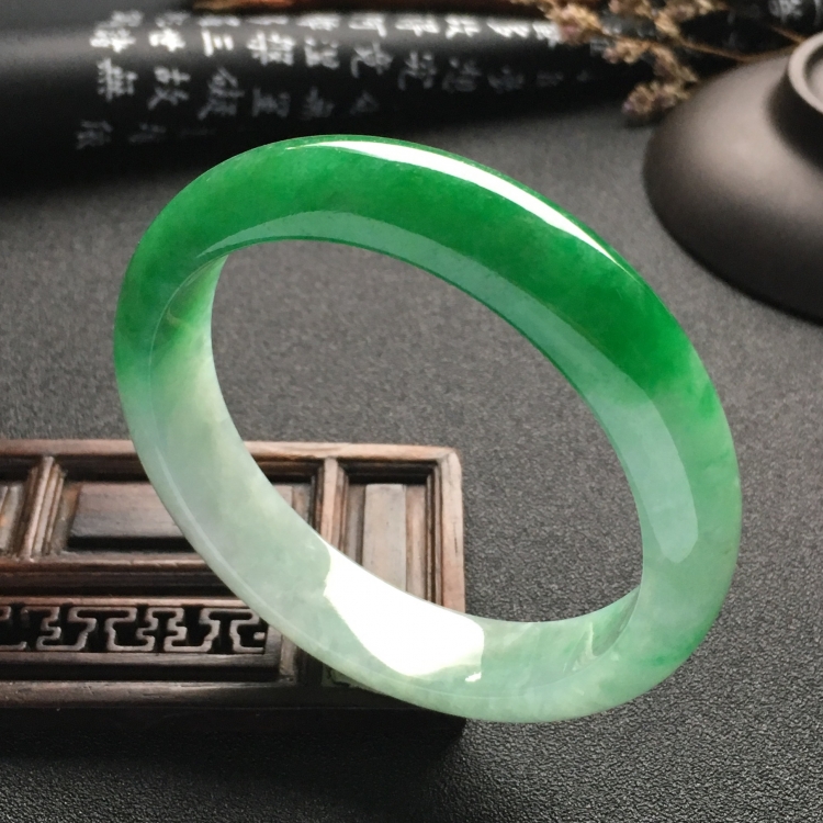 （超值推荐）糯冰种翠色手镯（56mm）