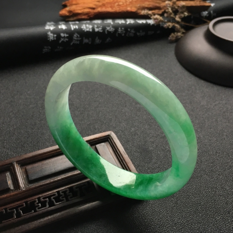 （超值推荐）糯冰种翠色手镯（56mm）