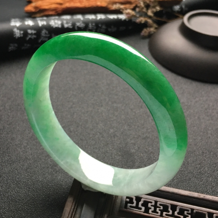 （超值推荐）糯冰种翠色手镯（56mm）