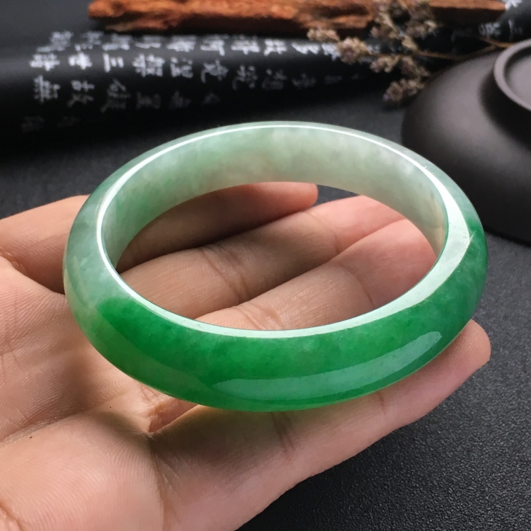 （超值推荐）糯冰种翠色手镯（56mm）