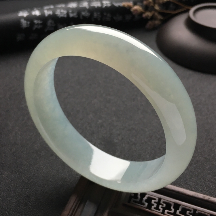 （超值推荐）糯冰种淡晴水手镯（59.3mm）