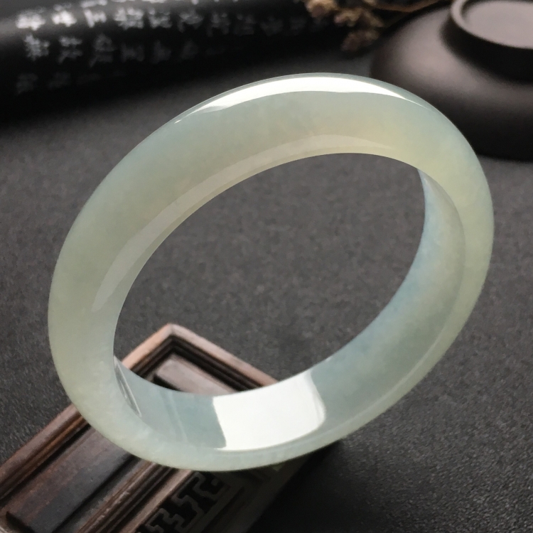 （超值推荐）糯冰种淡晴水手镯（59.3mm）