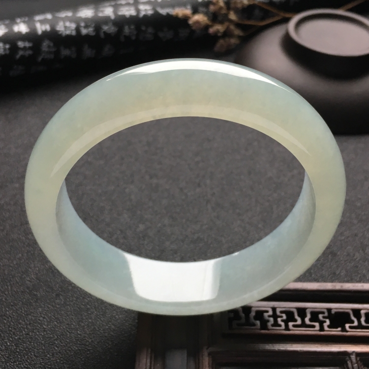 （超值推荐）糯冰种淡晴水手镯（59.3mm）