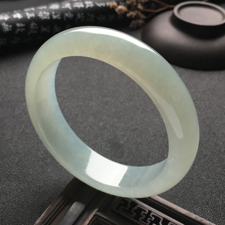 （超值推荐）糯冰种淡晴水手镯（59.3mm）