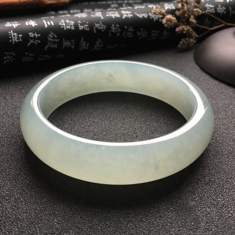 （超值推荐）糯冰种淡晴水手镯（59.3mm）