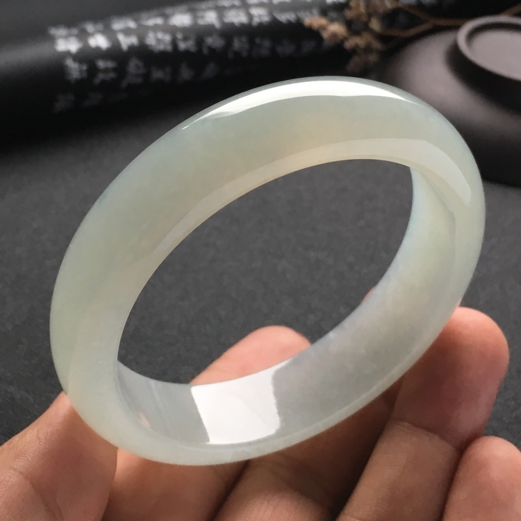 （超值推荐）糯冰种淡晴水手镯（59.3mm）