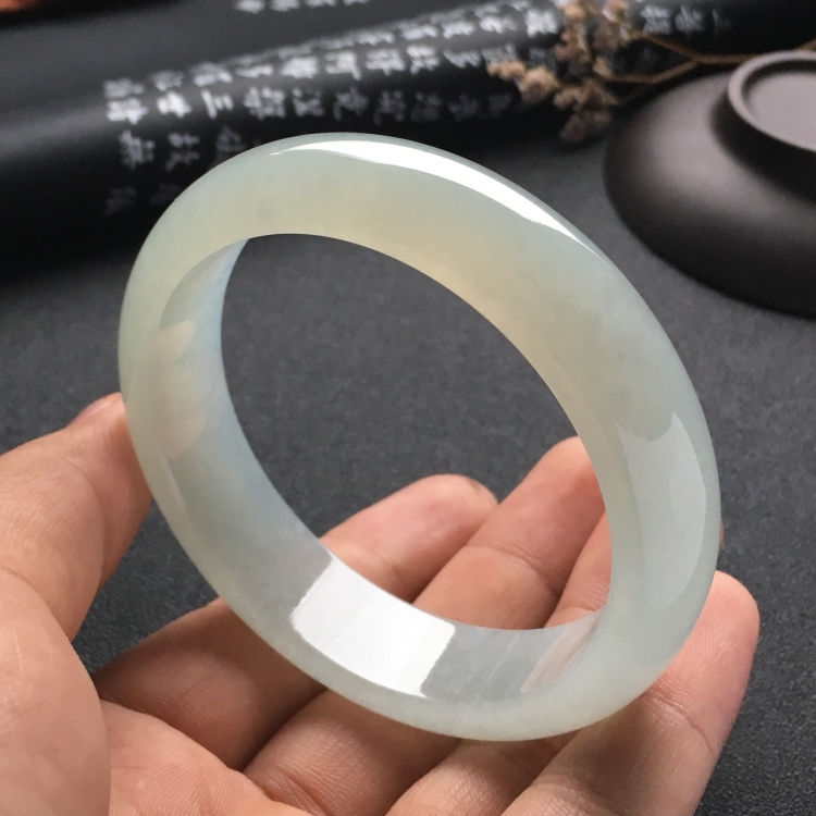 （超值推荐）糯冰种淡晴水手镯（59.3mm）