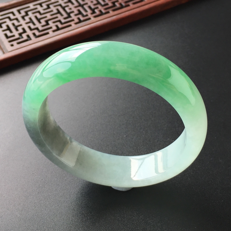 (超值推荐)糯冰种飘翠带墨色手镯(54.4mm)