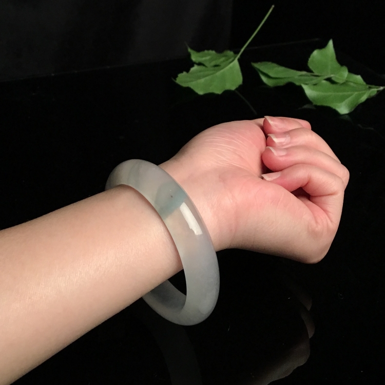（超值推荐）冰种淡晴水手镯（56.2mm）
