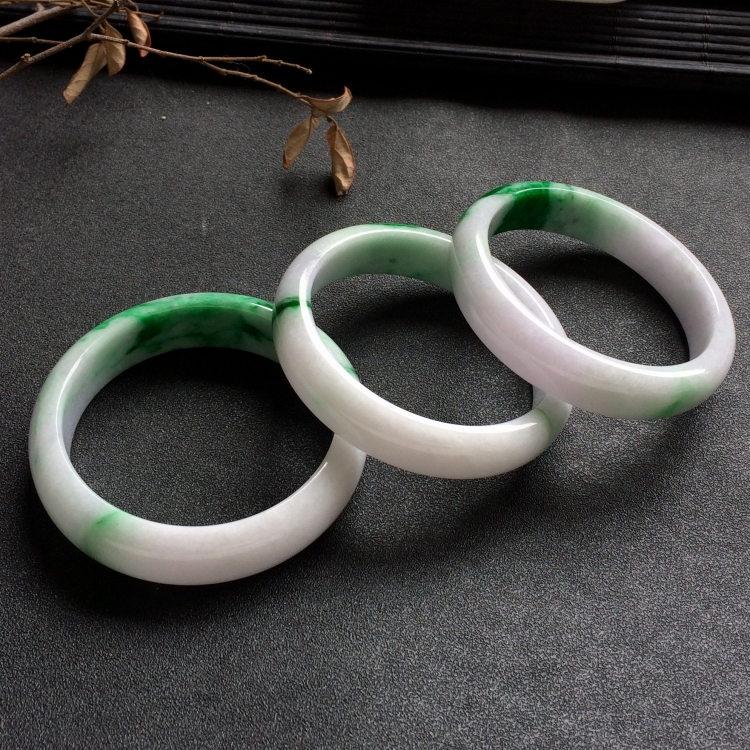 （超值推荐）糯冰种带浓绿手镯(一批走)（58.7mm/60mm/60mm）