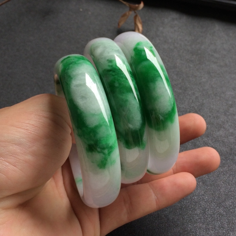 （超值推荐）糯冰种带浓绿手镯(一批走)（58.7mm/60mm/60mm）