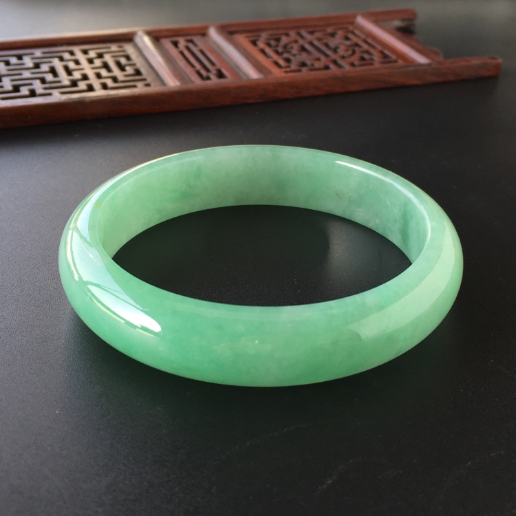 (超值推荐)糯冰种绿晴水手镯(58mm)