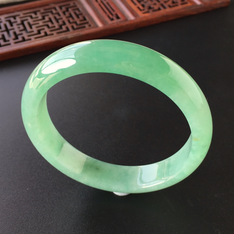 (超值推荐)糯冰种绿晴水手镯(58mm)