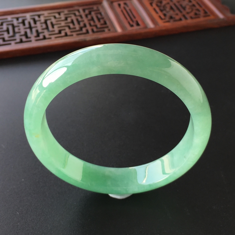 (超值推荐)糯冰种绿晴水手镯(58mm)