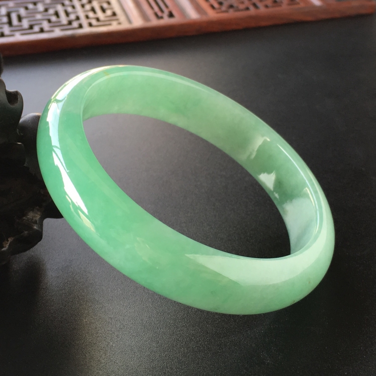 (超值推荐)糯冰种绿晴水手镯(58mm)