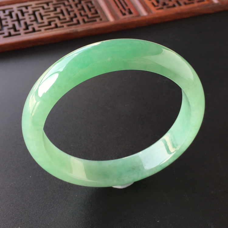 (超值推荐)糯冰种绿晴水手镯(58mm)