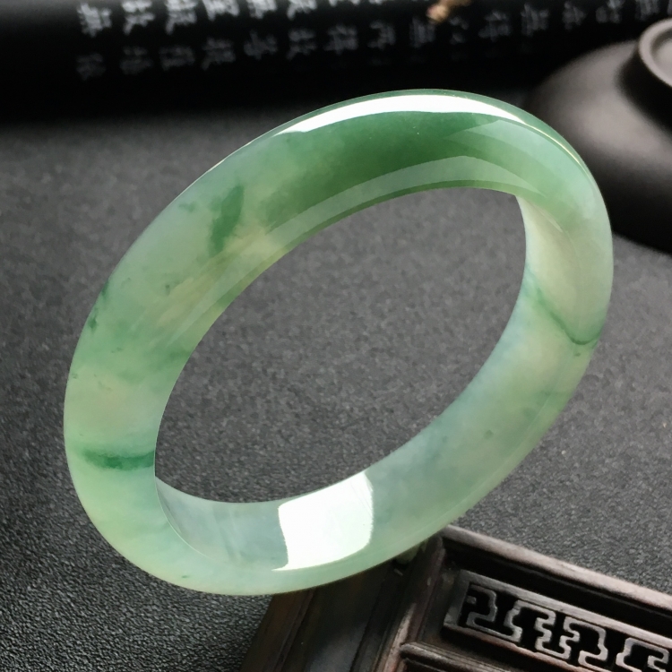 （超值推荐）糯冰种飘花手镯（57.2mm）