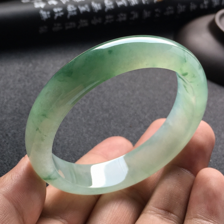 （超值推荐）糯冰种飘花手镯（57.2mm）