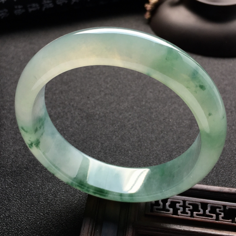 （超值推荐）糯冰种飘花手镯（56.5mm）