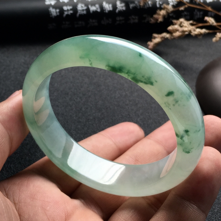 （超值推荐）糯冰种飘花手镯（56.5mm）