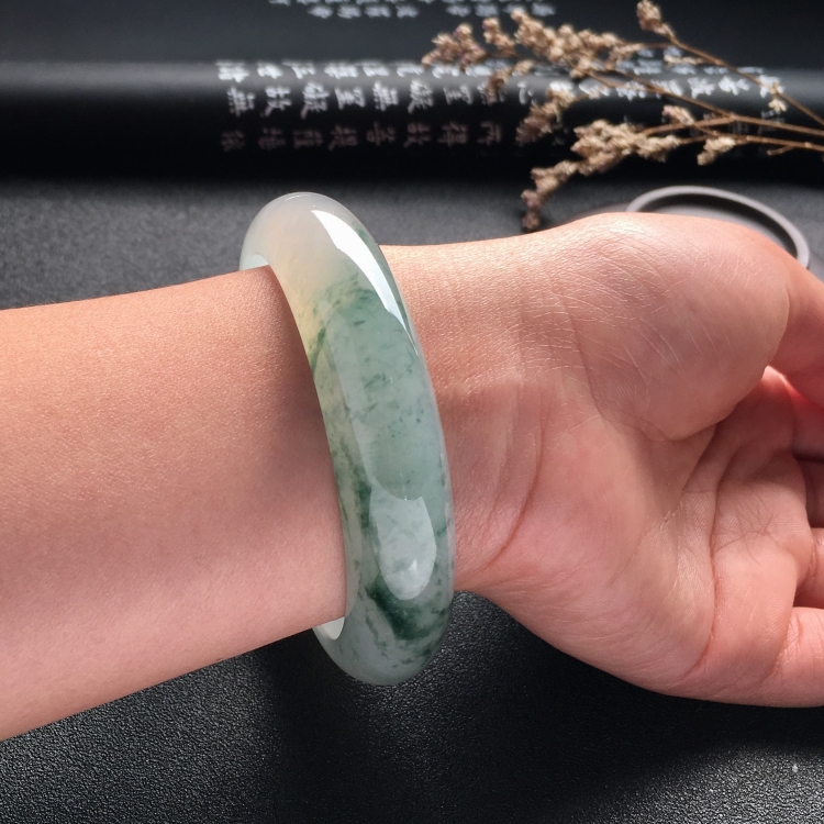 （超值推荐）冰种飘花手镯（57.2mm）