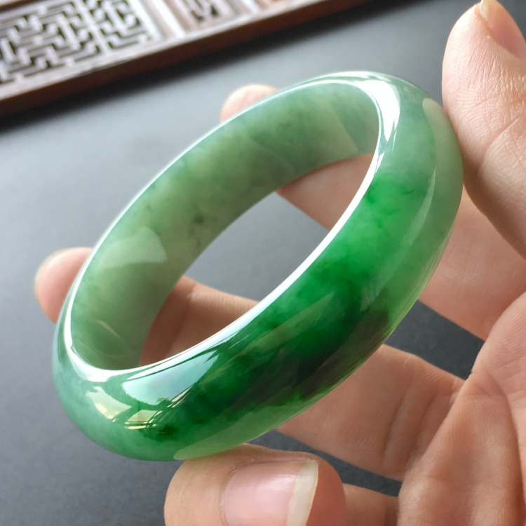 (超值推荐)糯冰种飘翠手镯(54.6mm)