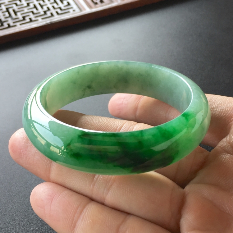 (超值推荐)糯冰种飘翠手镯(54.6mm)