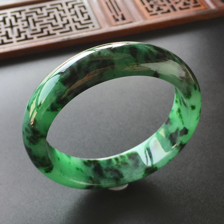 (超值推荐)糯冰种廯加绿手镯(57.7mm)