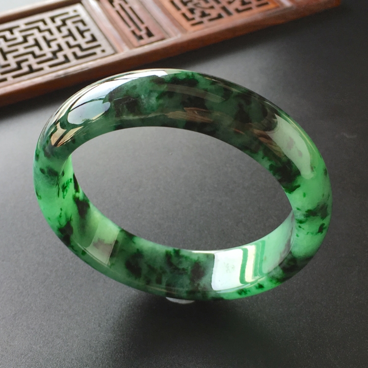 (超值推荐)糯冰种廯加绿手镯(57.7mm)