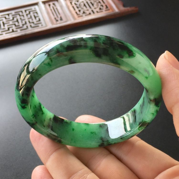(超值推荐)糯冰种廯加绿手镯(57.7mm)