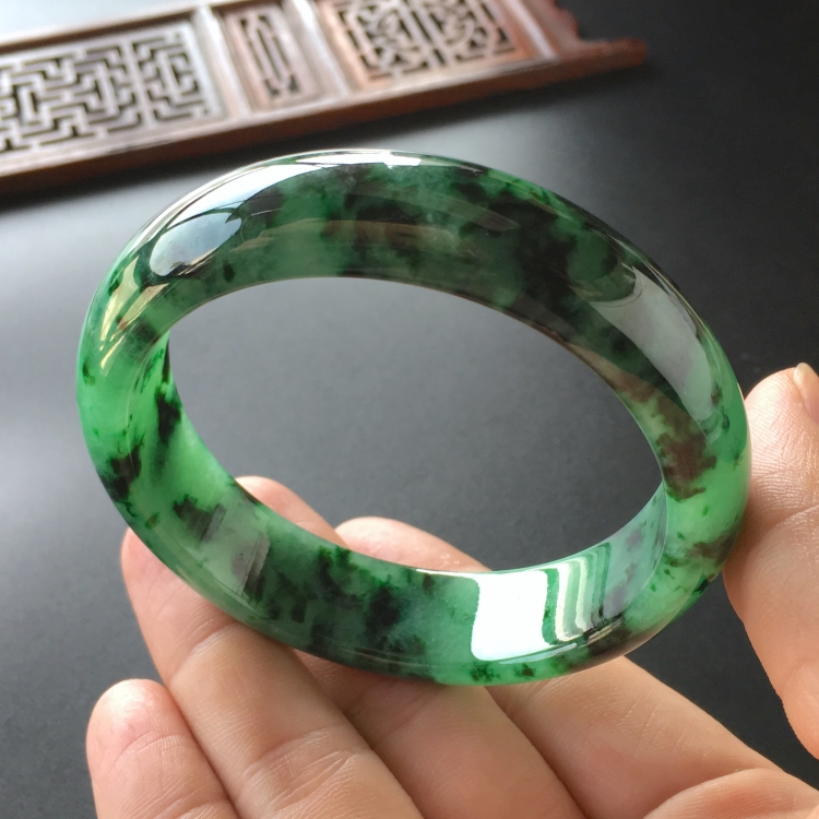 (超值推荐)糯冰种廯加绿手镯(57.7mm)