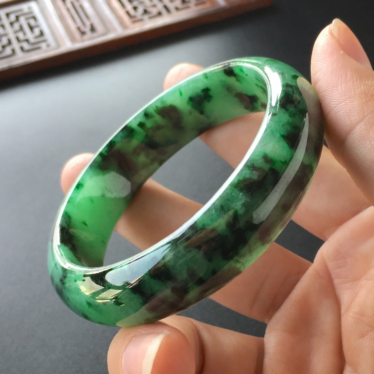(超值推荐)糯冰种廯加绿手镯(57.7mm)