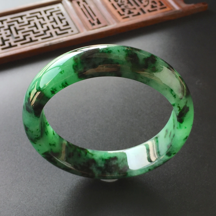 (超值推荐)糯冰种廯加绿手镯(57.7mm)