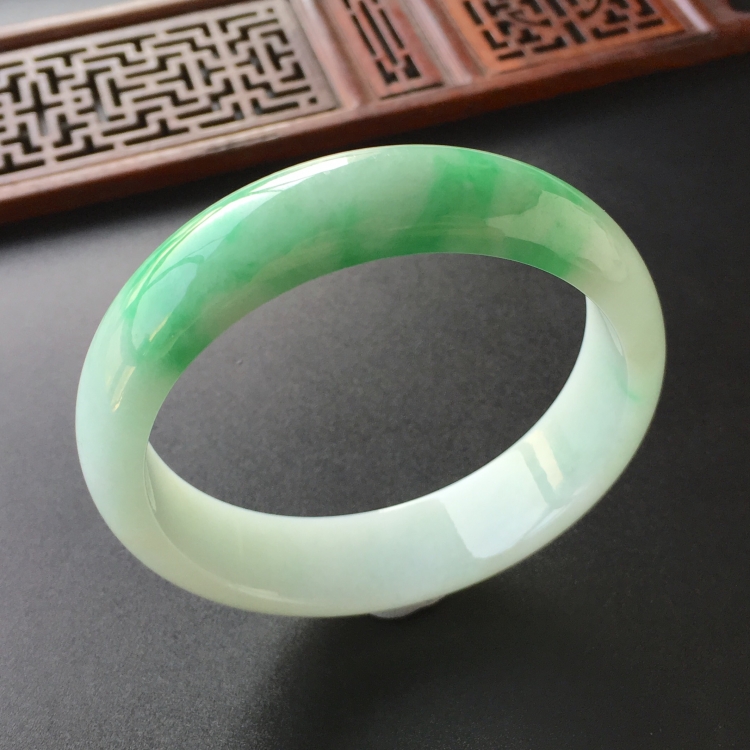(超值推荐)糯冰种飘翠手镯(58.7mm)