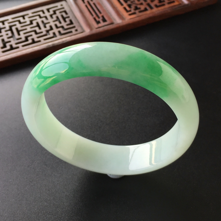 (超值推荐)糯冰种飘翠手镯(58.7mm)