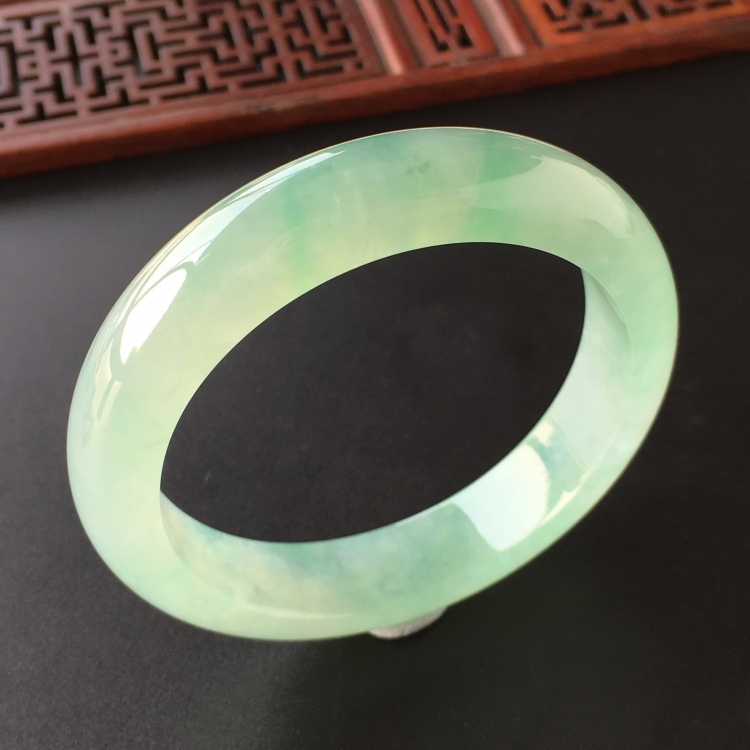 (超值推荐)冰种晴水略飘绿花手镯(56.5mm)