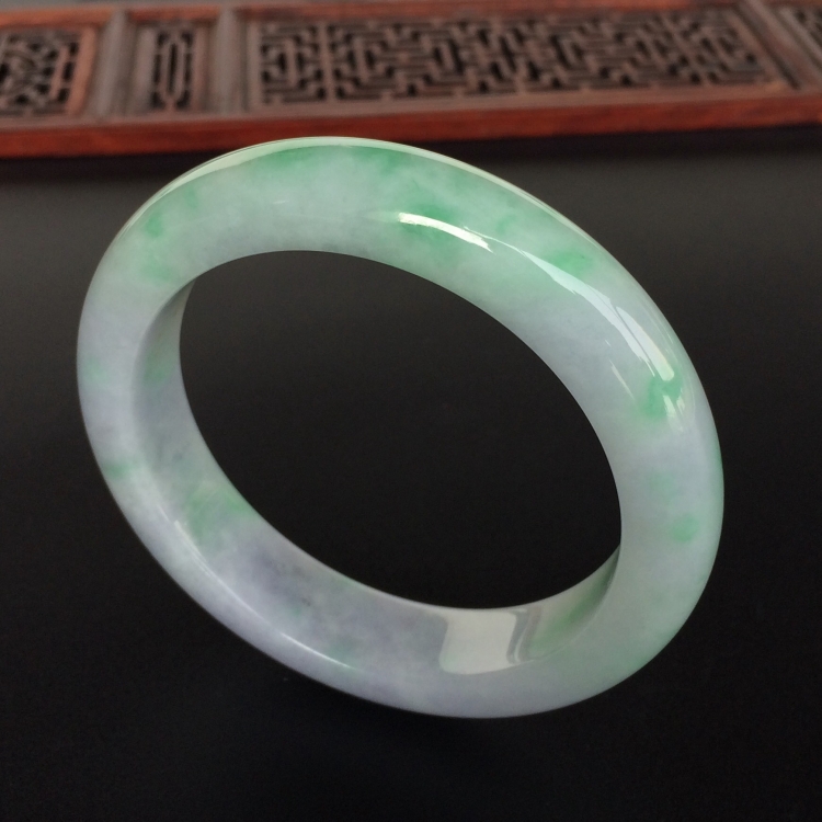 (超值推荐)糯冰种淡春带彩手镯(54.1mm)
