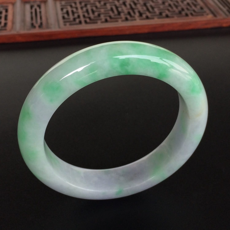 (超值推荐)糯冰种淡春带彩手镯(54.1mm)