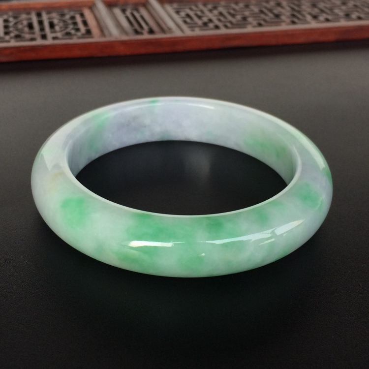 (超值推荐)糯冰种淡春带彩手镯(54.1mm)