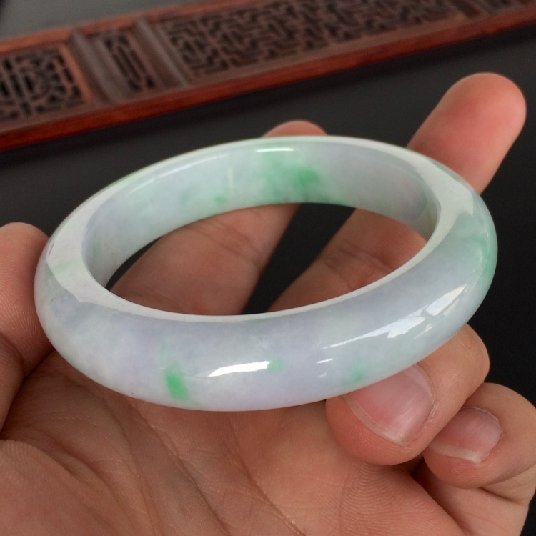 (超值推荐)糯冰种淡春带彩手镯(54.1mm)