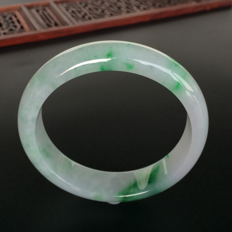 (超值推荐)糯冰种飘翠手镯(55mm)